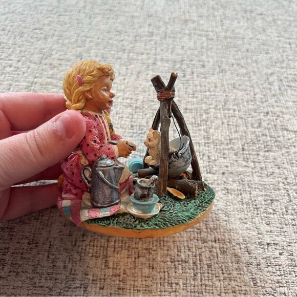 Giftcraft How The West Was Young Camp Fire Girl Statue Figurine Knick Knack - Picture 3 of 9